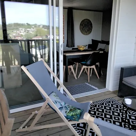 Dans Un Parc Residentiel De Loisirs Hasparren