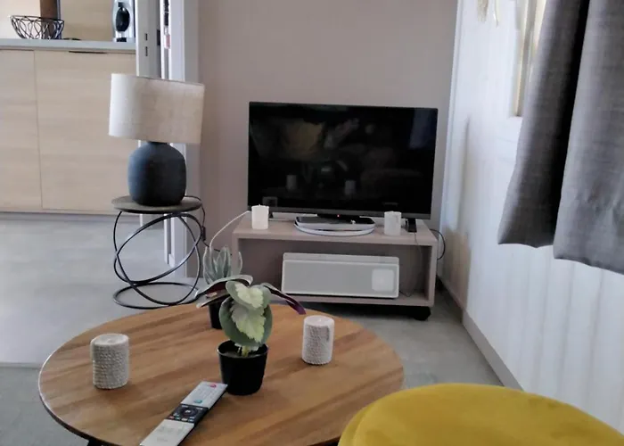 Dans Un Parc Residentiel De Loisirs * Hasparren