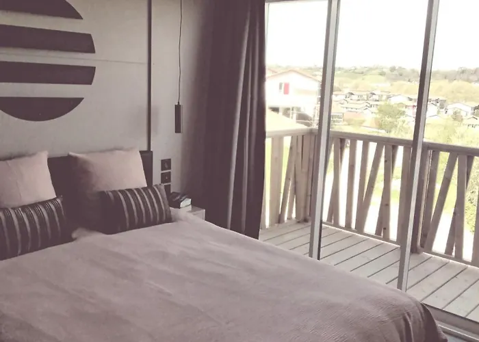 Alpstuga Dans Un Parc Residentiel De Loisirs Hasparren