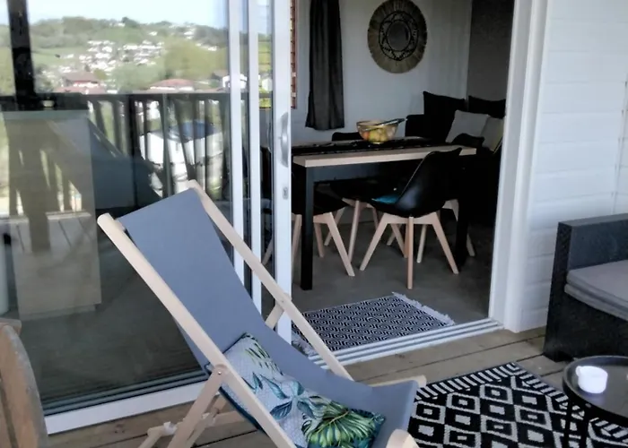 Dans Un Parc Residentiel De Loisirs Hasparren